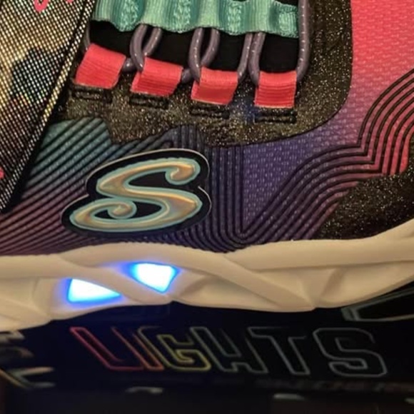 BRAND NEW girl youth skechers light up twisty brights shoes size 13 (lights up) - Picture 4 of 7